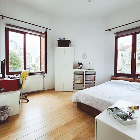 Room At Chicken'S Shared Appartment Brussels Exterior photo